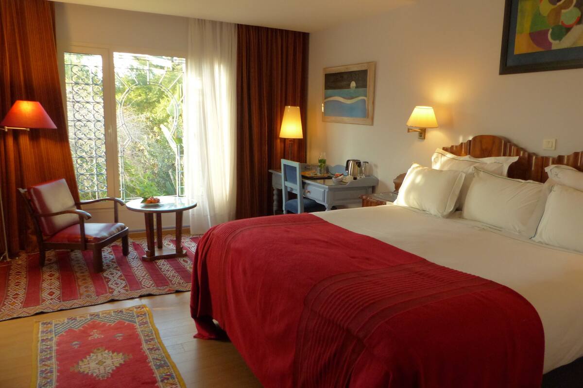 egyptian cotton sheets, pillow-top beds, minibar, in-room safe