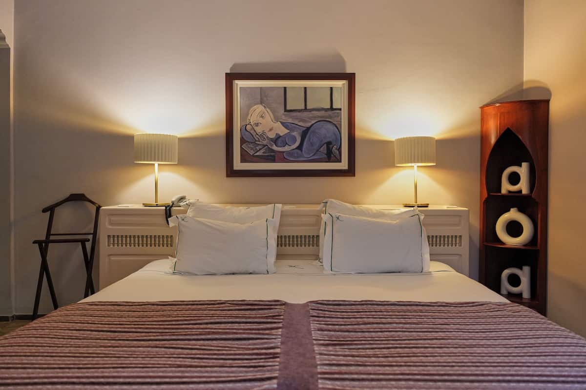 Doppia Deluxe | Biancheria in cotone egiziano, materassi a doppio strato, minibar