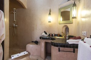 Room, Non Smoking, Courtyard View (Ourika) | Bathroom | Shower, free toiletries, hair dryer, bathrobes - Riad El Zohar (Marrakech)