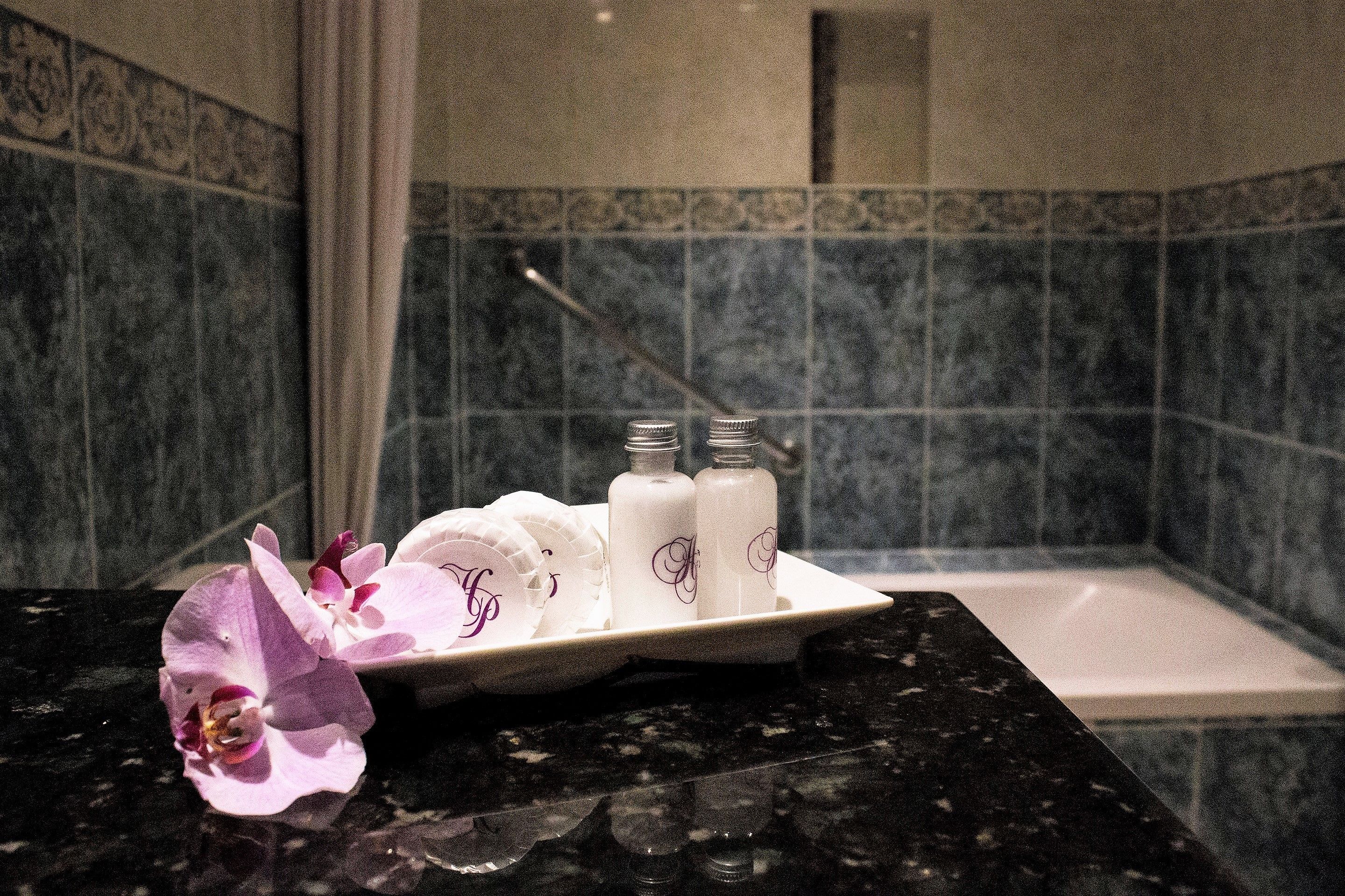 junior suite, 1 king bed | bathroom | hair dryer, towels, soap, shampoo