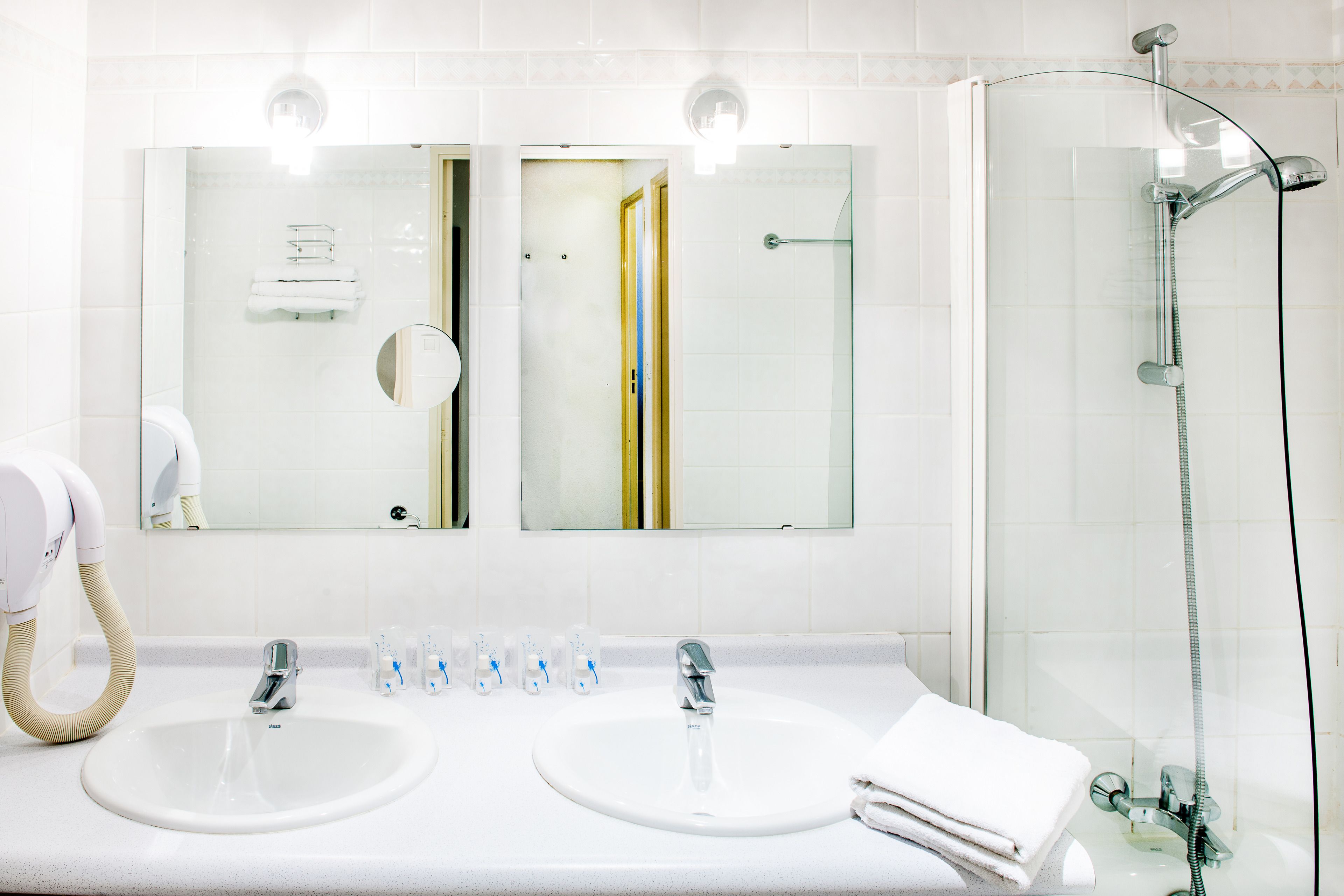Ensemble douche/baignoire, baignoire relaxante profonde