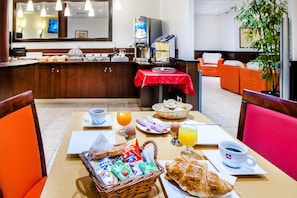 Daily continental breakfast for a fee - Appart'hôtel Saint Jean (Lourdes)