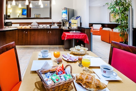 每日供应欧陆式早餐(每人 EUR 9.5)