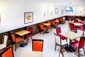 Kontinental frokost hver dag (EUR 9.5 per person)