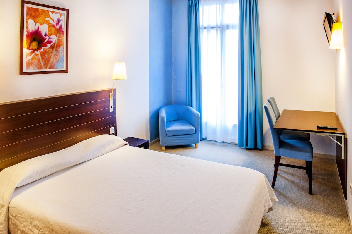 Desk, blackout curtains, iron/ironing board, free WiFi