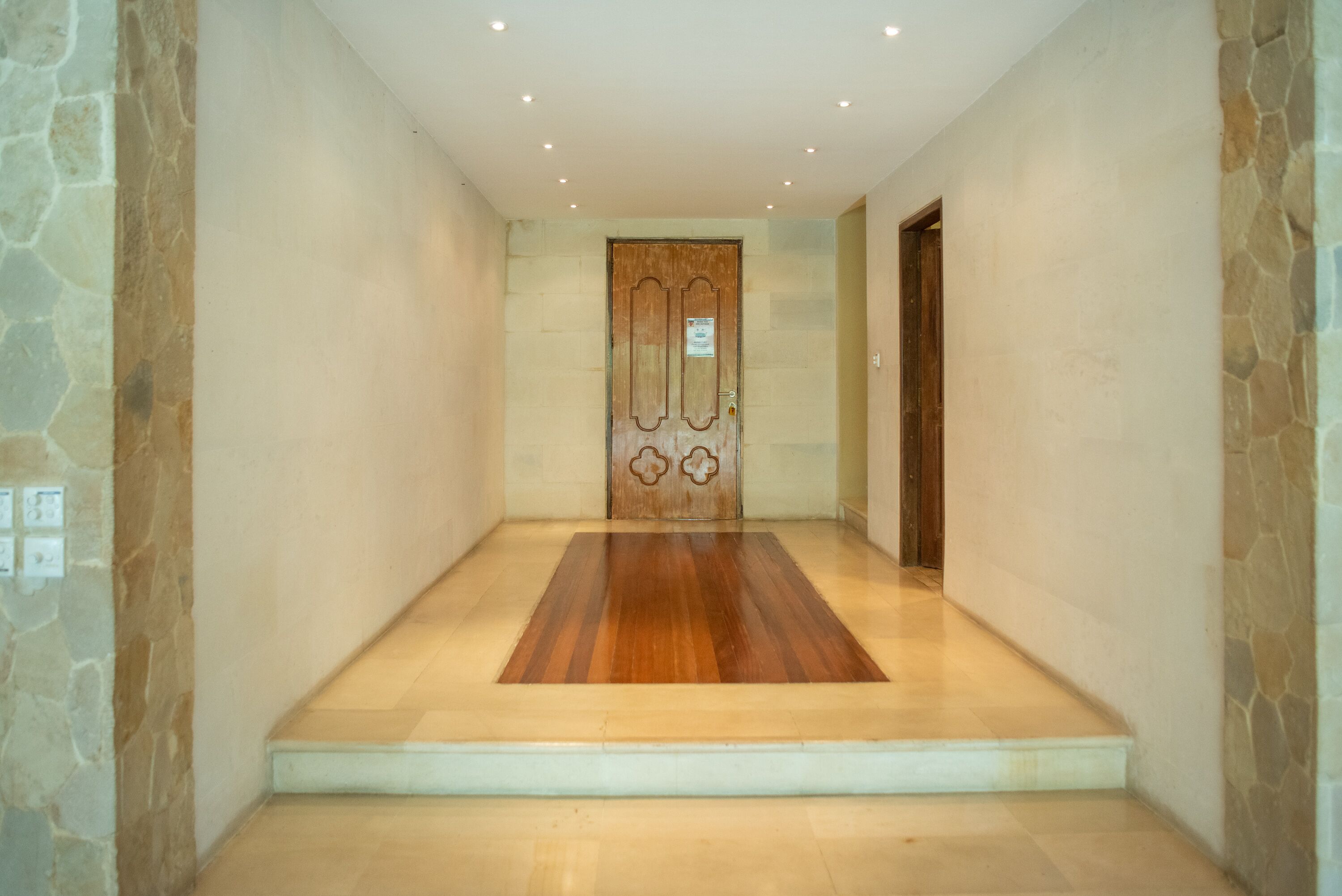 Pintu masuk interior