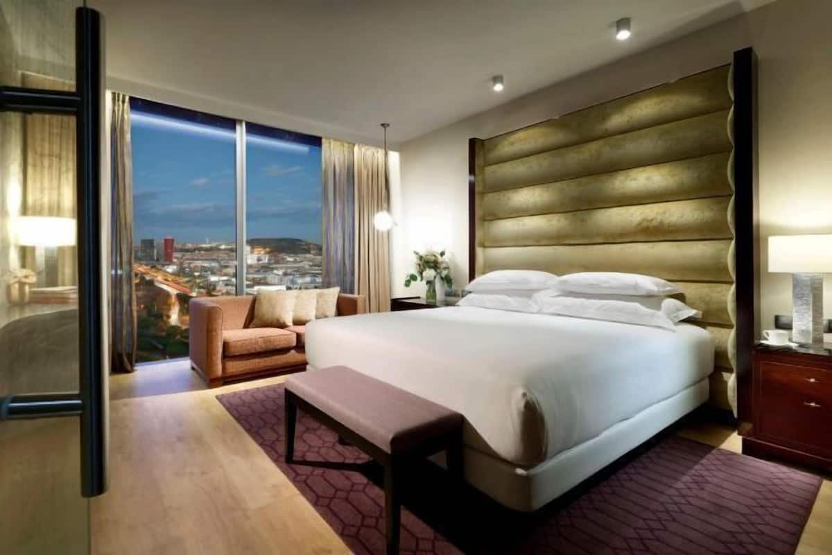 1 bedroom, minibar, in-room safe, blackout drapes