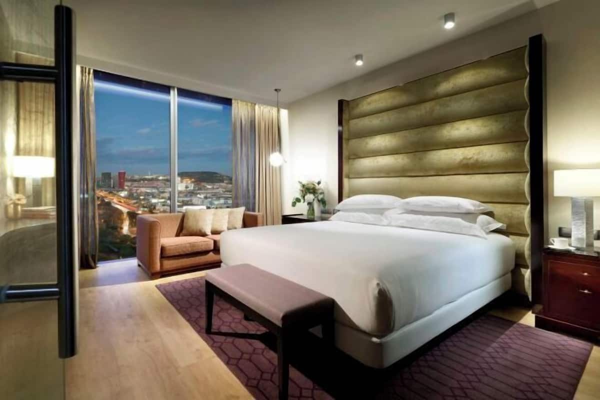1 bedroom, minibar, in-room safe, blackout drapes