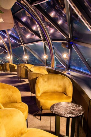 Cocktail bar