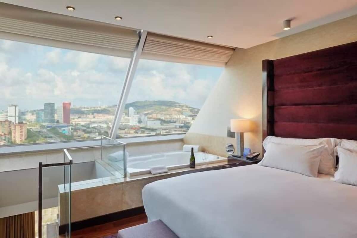 1 bedroom, minibar, in-room safe, blackout drapes