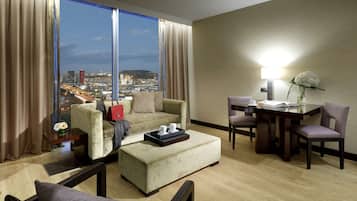 Executive suite, 1 kingsize bed met slaapbank (Regency) | Een minibar, een kluis op de kamer, verduisterende gordijnen