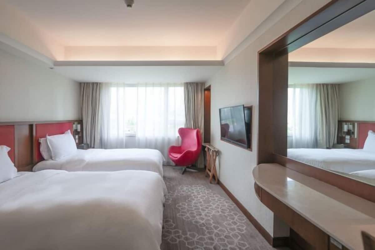 1 bedroom, in-room safe, desk, blackout drapes