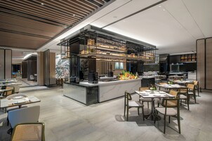 2 間餐廳；供應早餐