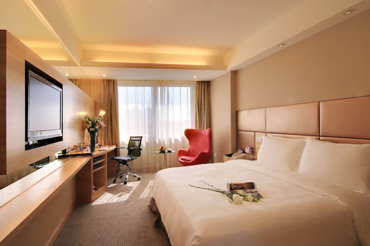 Phòng Superior, 1 giường cỡ king (East Wing) | Két bảo mật tại phòng, bàn, màn/rèm cản sáng, bàn ủi/dụng cụ ủi quần áo 