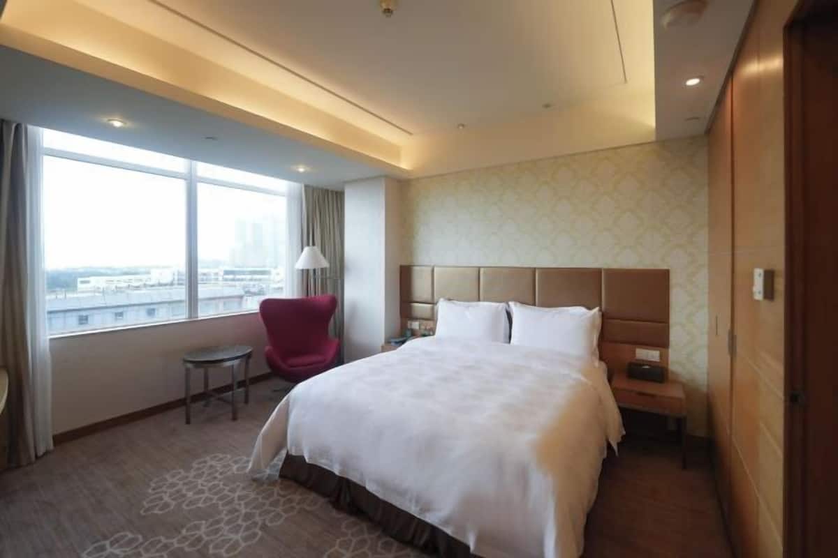 1 bedroom, in-room safe, desk, blackout drapes