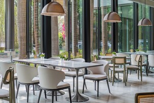 2 間餐廳；供應早餐