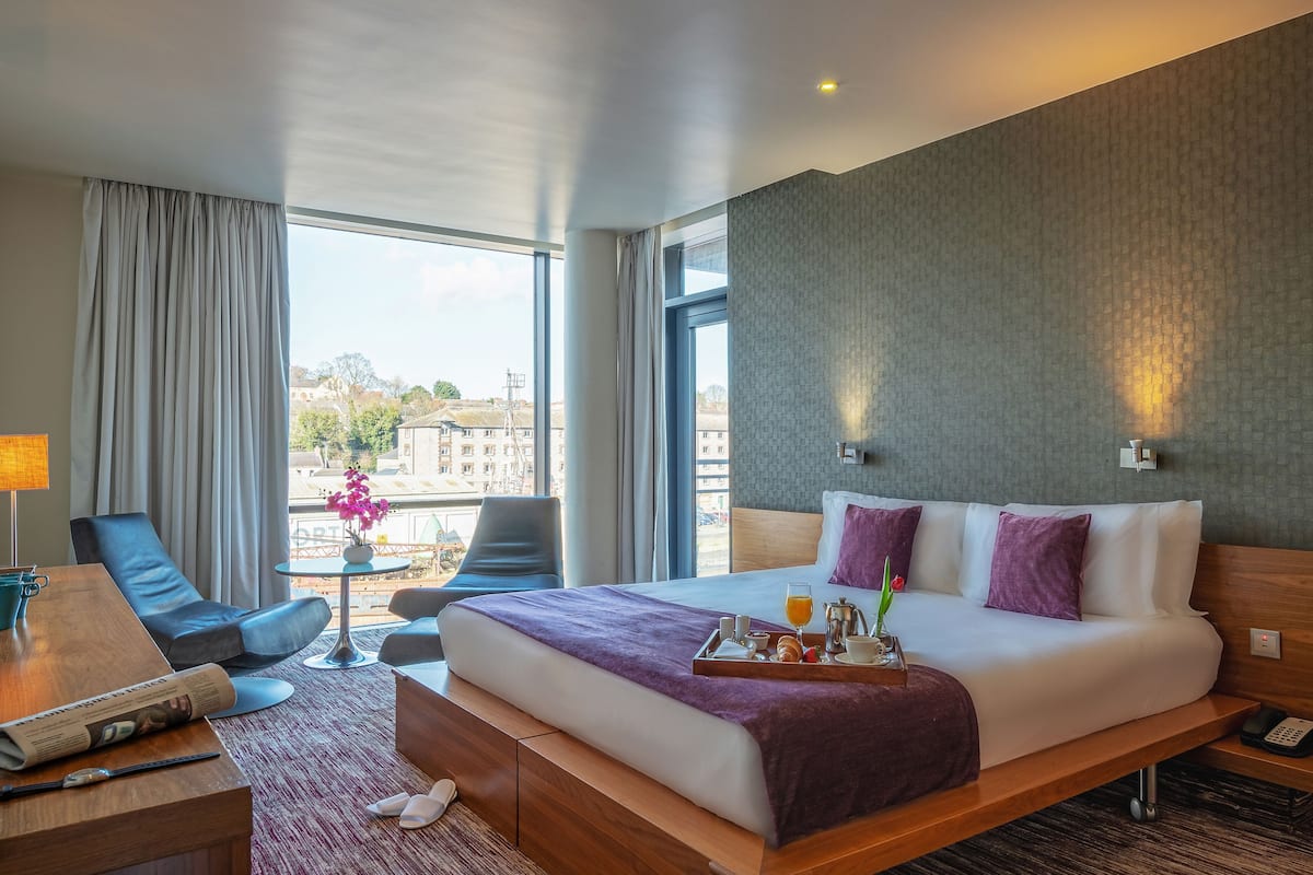 Superior Double Room, 1 King Bed | 房內夾萬、書桌、熨斗/熨衫板、免費 Wi-Fi