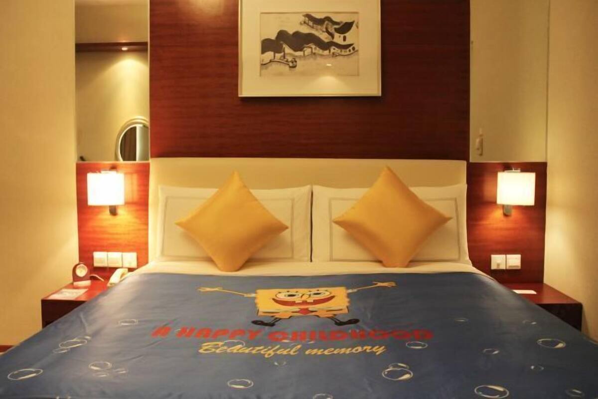 Premium bedding, down comforters, minibar, in-room safe
