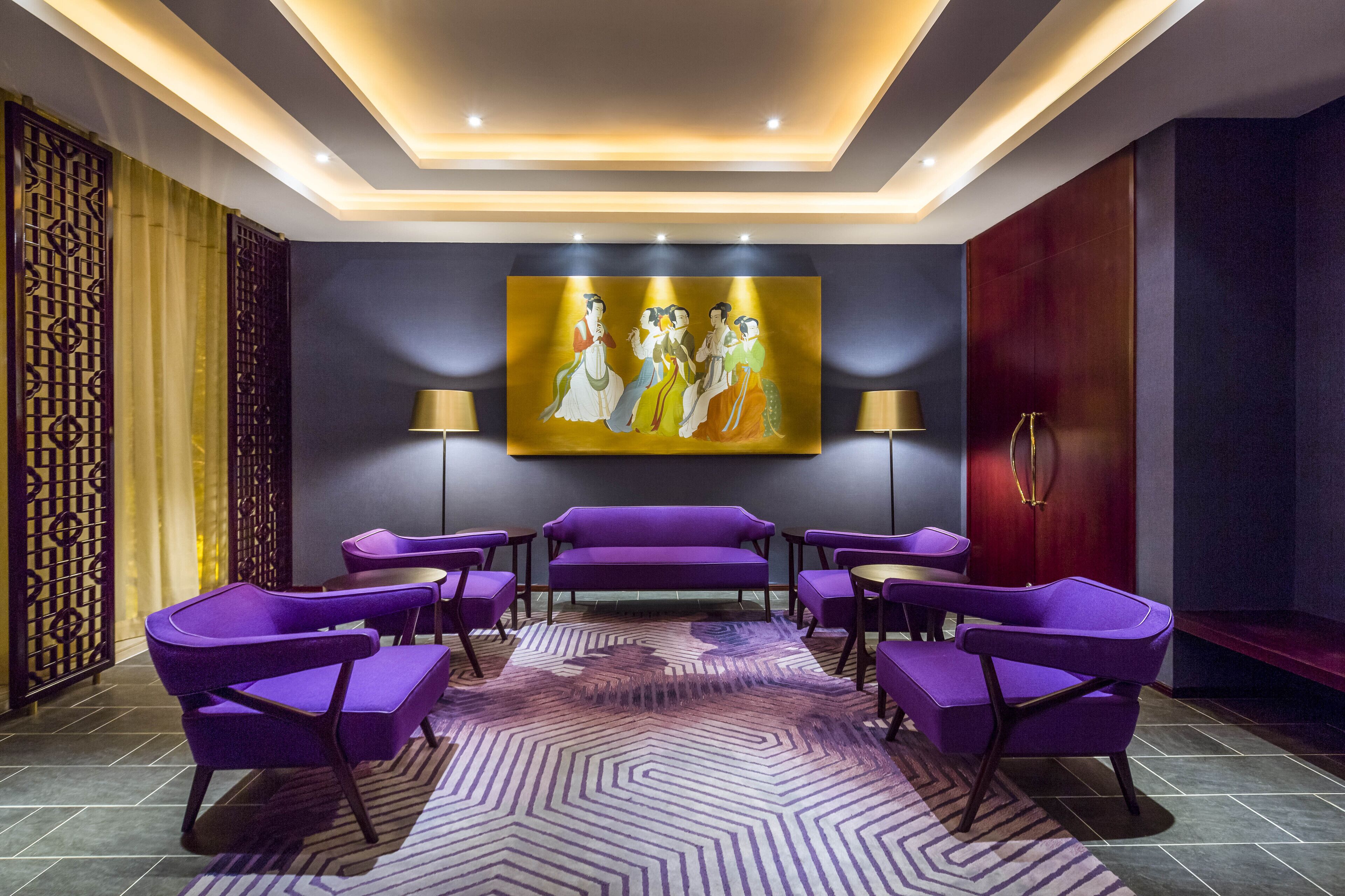 3 restaurants, lunch served