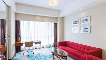 Deluxe Suite | Premium bedding, down comforters, minibar, in-room safe