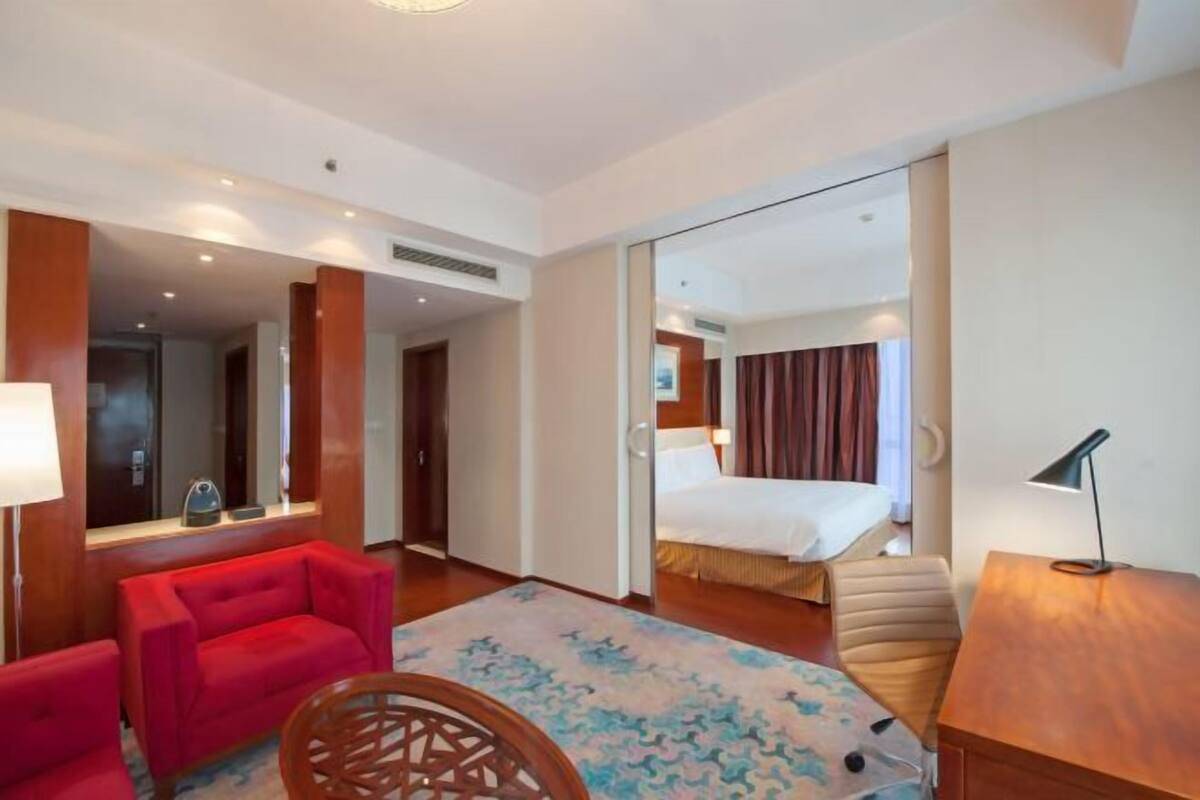 Premium bedding, down duvets, minibar, in-room safe