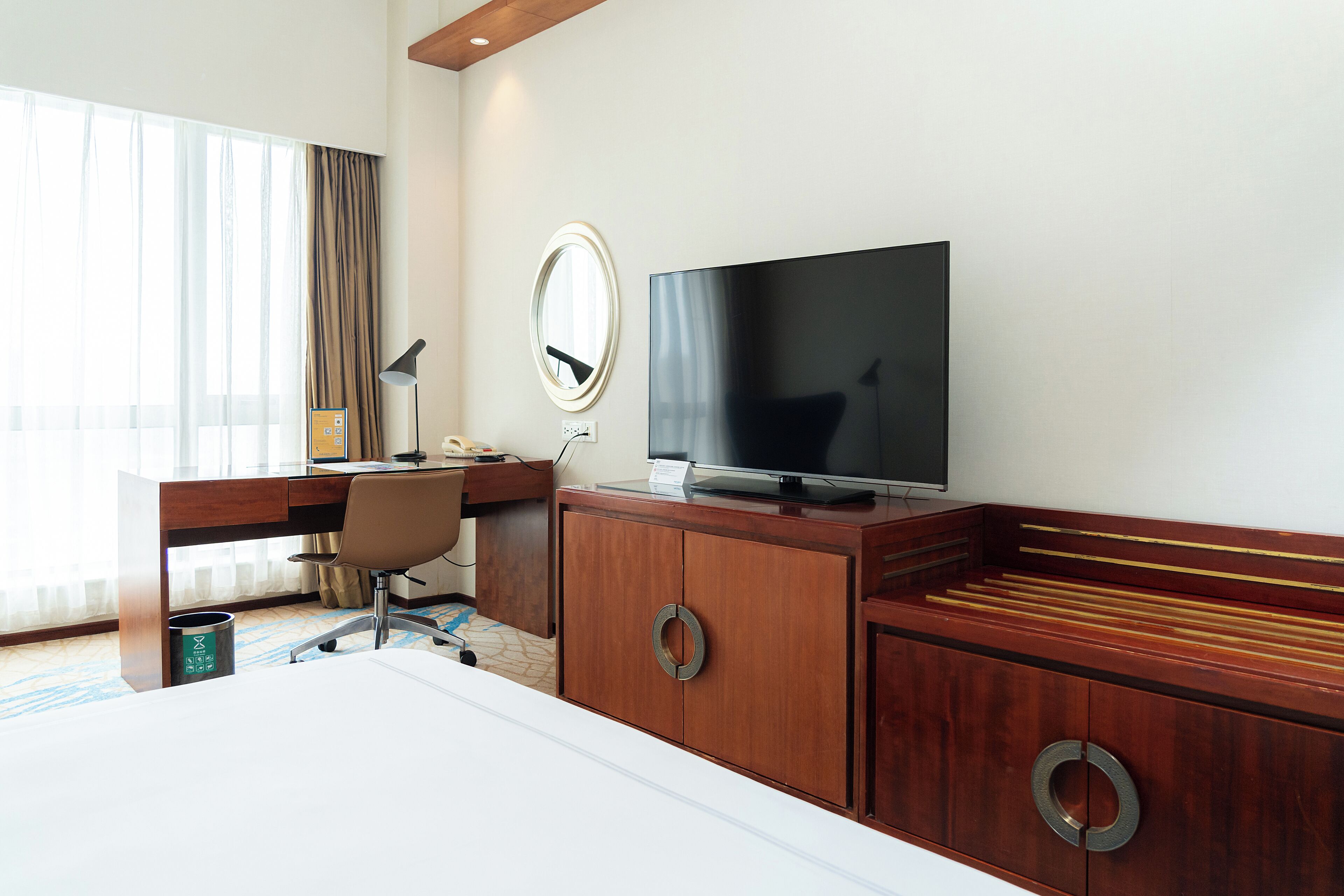 corner king room | 1 bedroom, premium bedding, down duvets, minibar