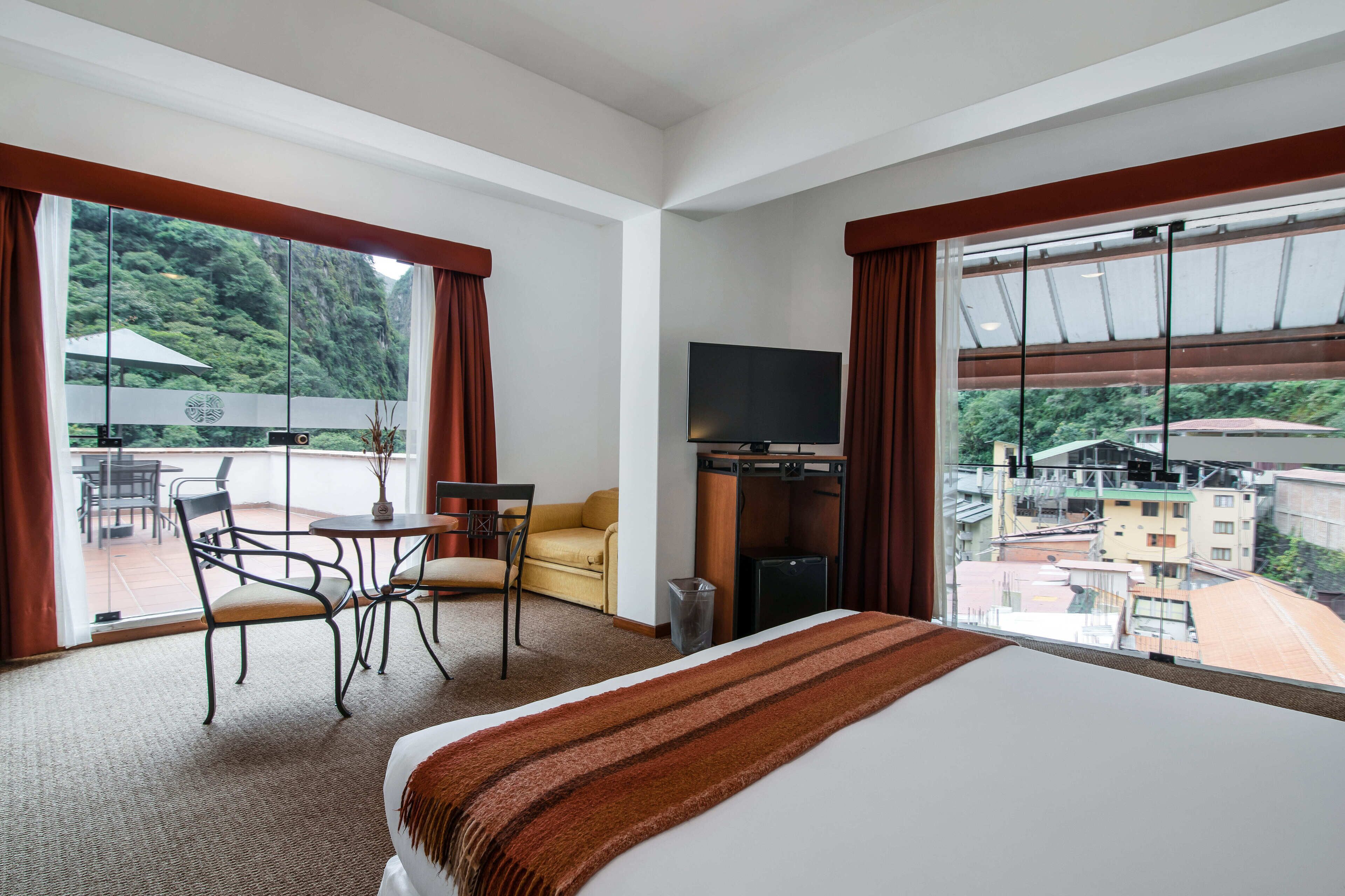 junior suite, mountain view | hypo-allergenic bedding, in-room safe, desk, free wifi