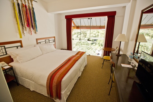 Habitación doble superior | Ropa de cama hipoalergénica y caja de seguridad en la habitación