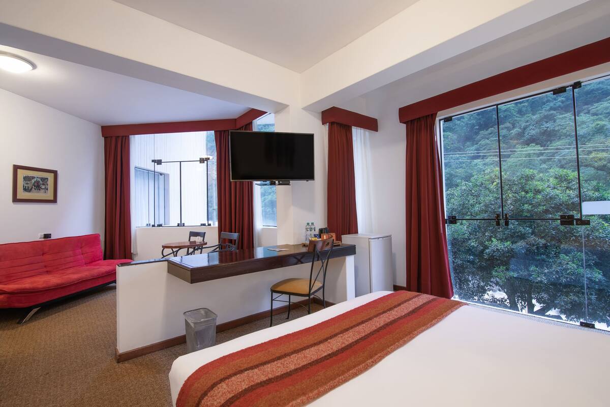 superior double room | hypo-allergenic bedding, in-room safe, desk, free wifi