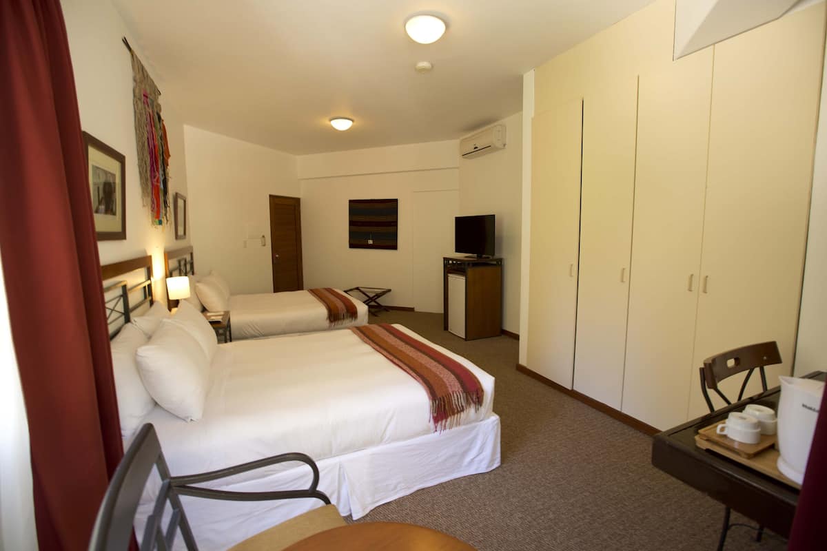 Hypo-allergenic bedding, in-room safe, desk, free WiFi