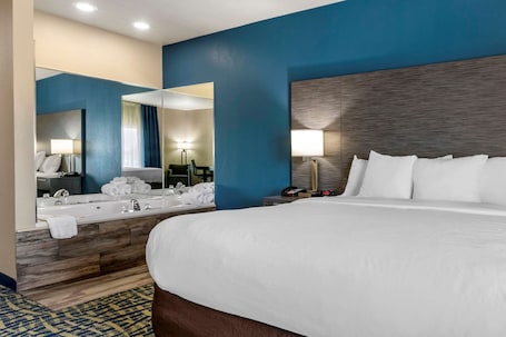 Suite, 1 King Bed, Non Smoking, Jetted Tub. Comfort Inn & Suites Pauls Valley - City Lake