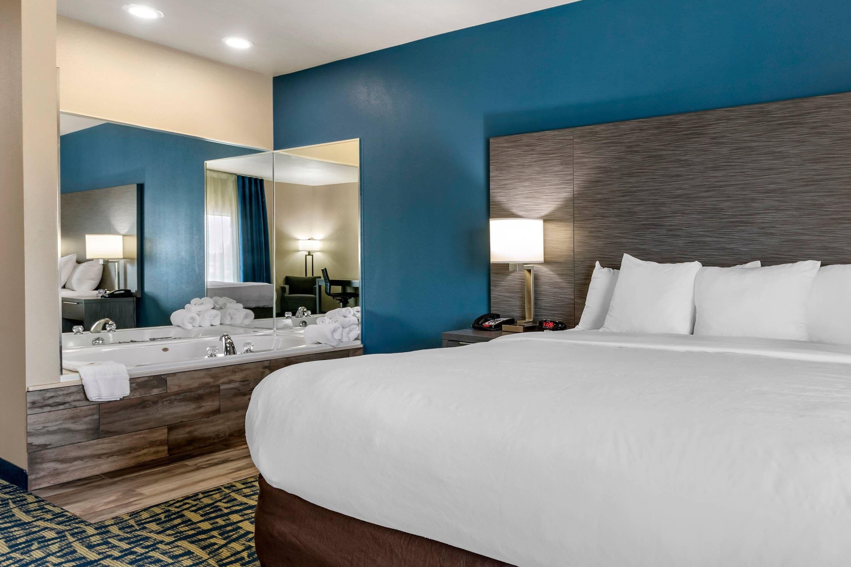 Suite, 1 King Bed, Non Smoking, Jetted Tub
