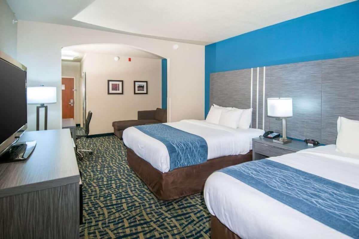 Desk, blackout curtains, iron/ironing board, free WiFi