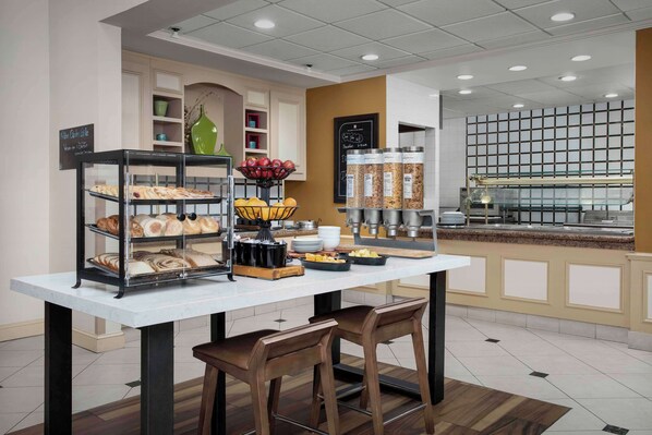 Tägliches Frühstücksbuffet gegen Gebühr