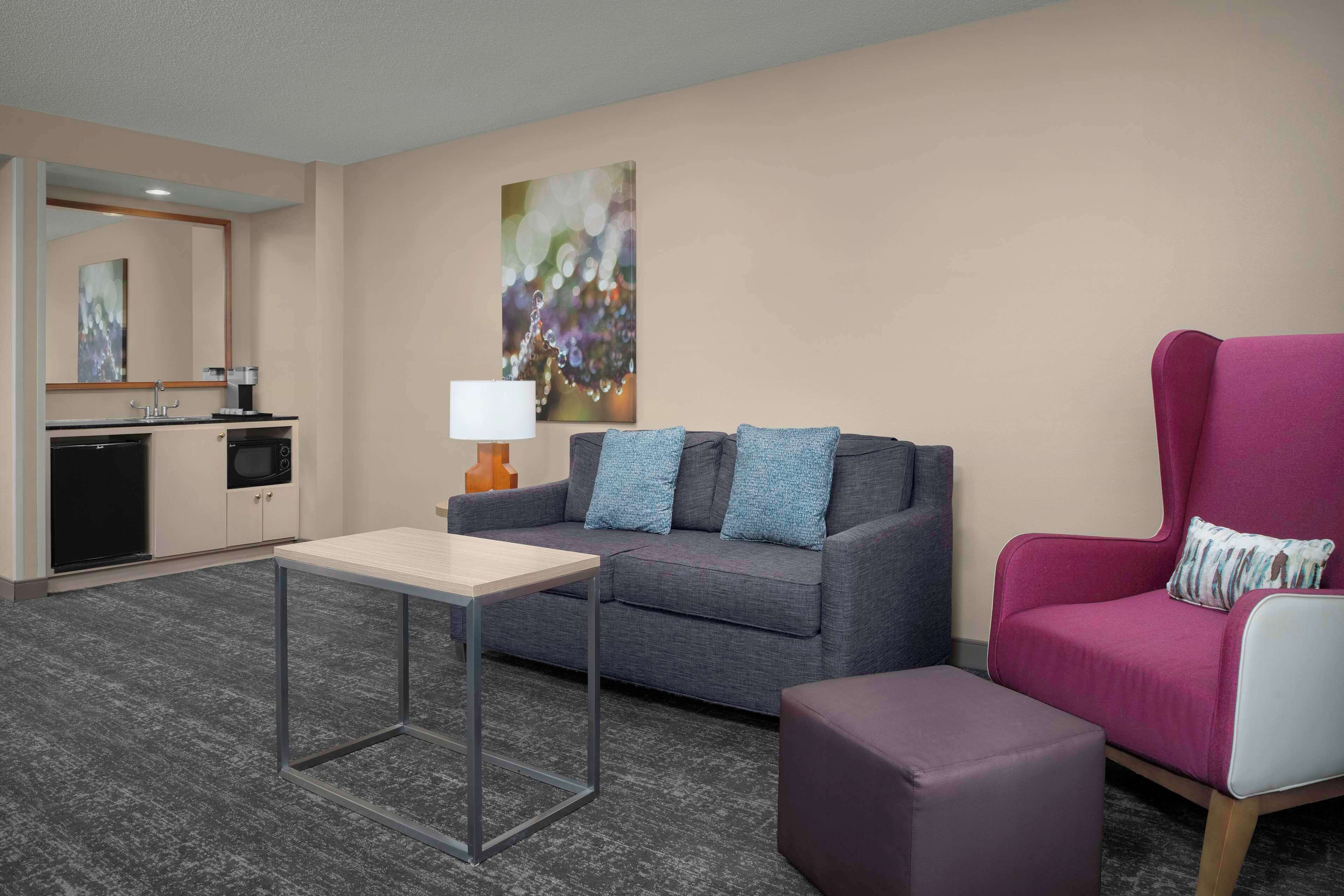 fridge, microwave, coffee/tea maker