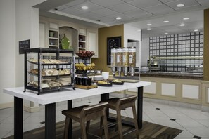 Breakfast area - Hilton Garden Inn Fredericksburg (Fredericksburg)