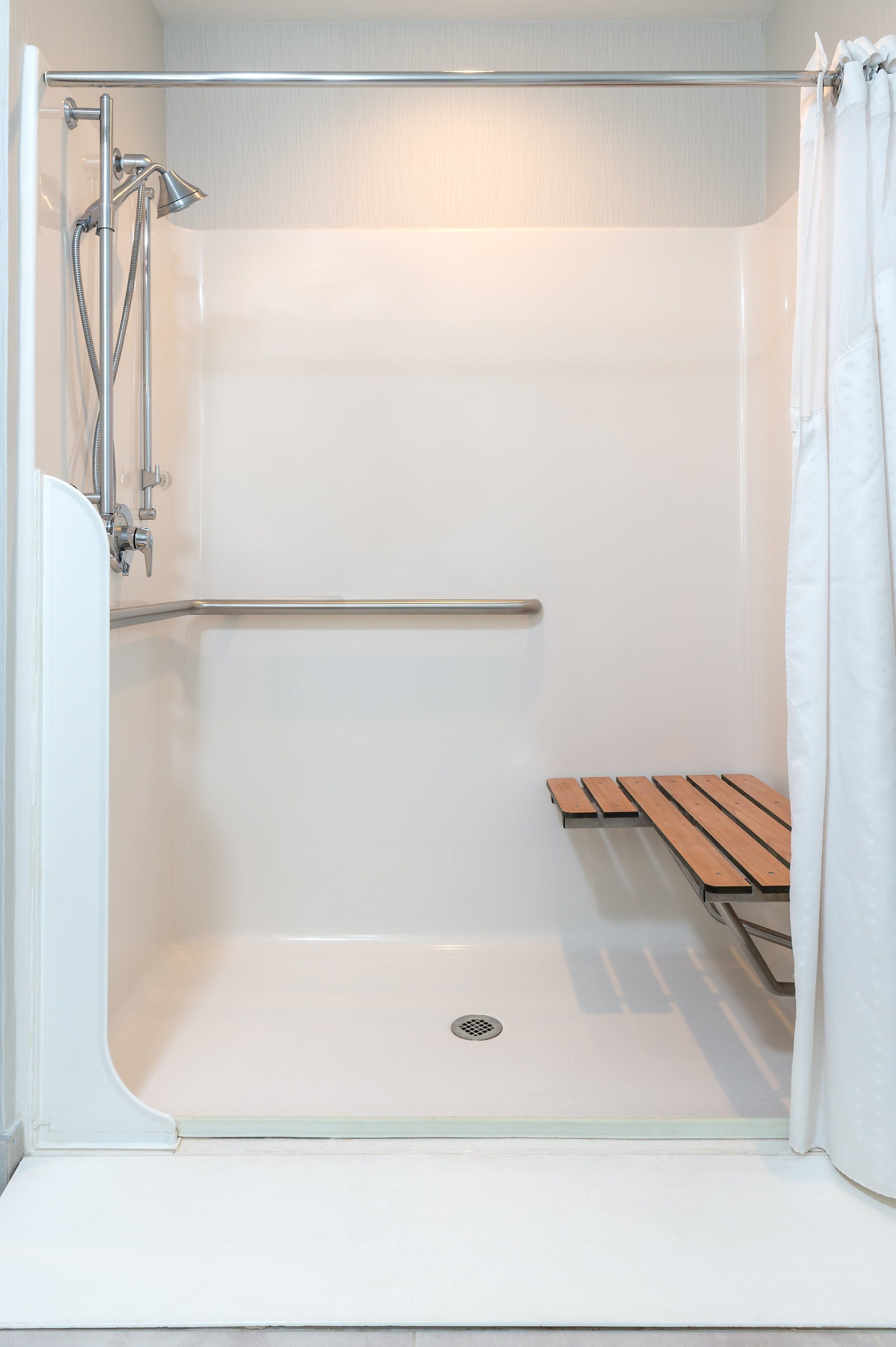 suite, 1 king bed, accessible (roll-in shower) | bathroom | free toiletries, hair dryer, towels