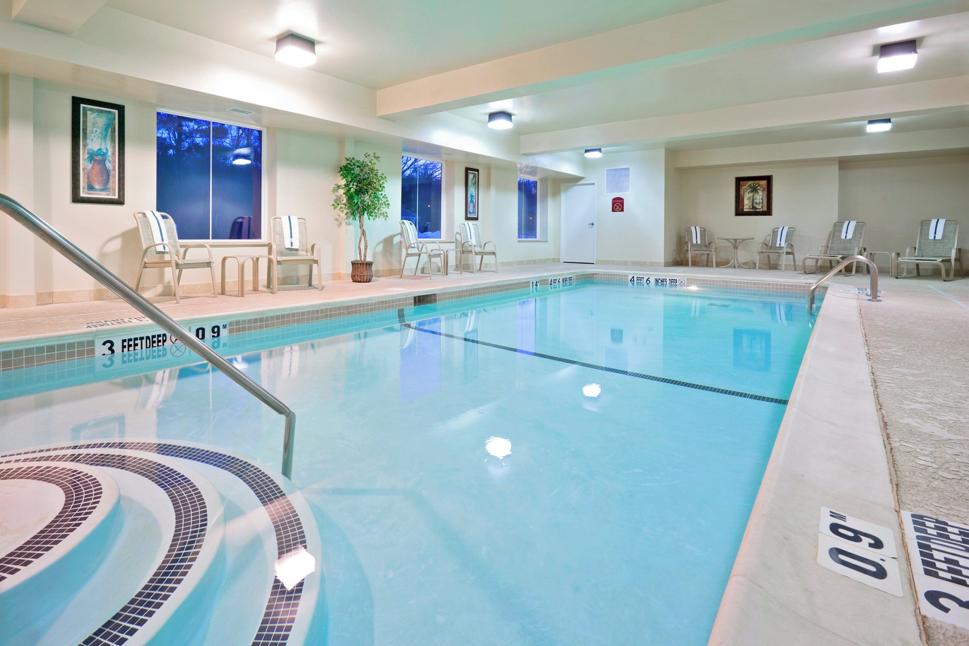 Indoor pool, pool loungers