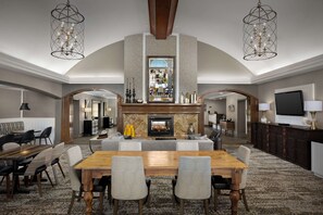 Lobby - Homewood Suites by Hilton at The Waterfront (Wichita)