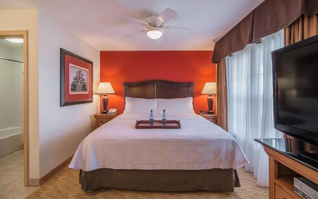 Premium bedding, down comforters, pillowtop beds, in-room safe