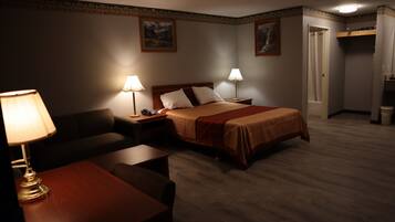 Standard Room, 1 Queen Bed | Desk, iron/ironing board, free WiFi, bed sheets