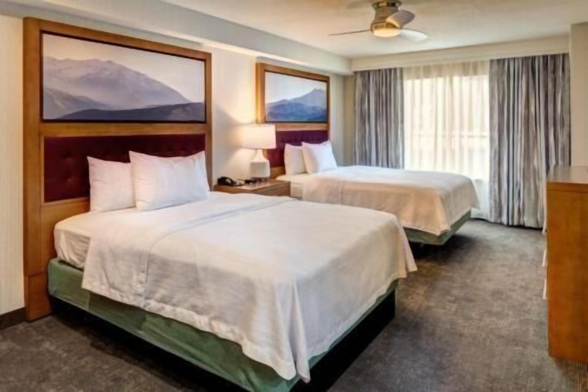 客房内保险箱、办公桌、熨斗/熨衣板、免费婴儿床