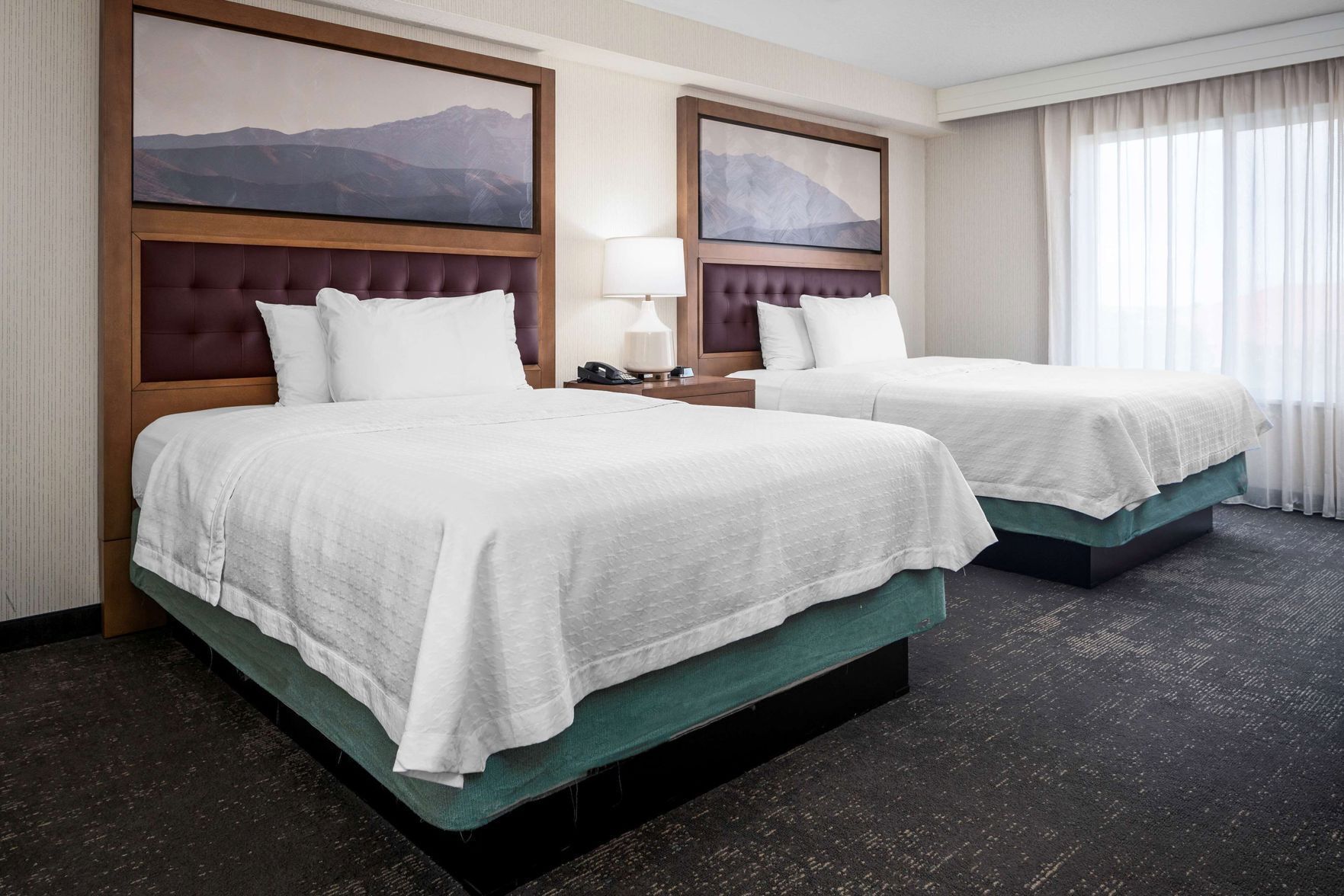 客房内保险箱、办公桌、熨斗/熨衣板、免费婴儿床