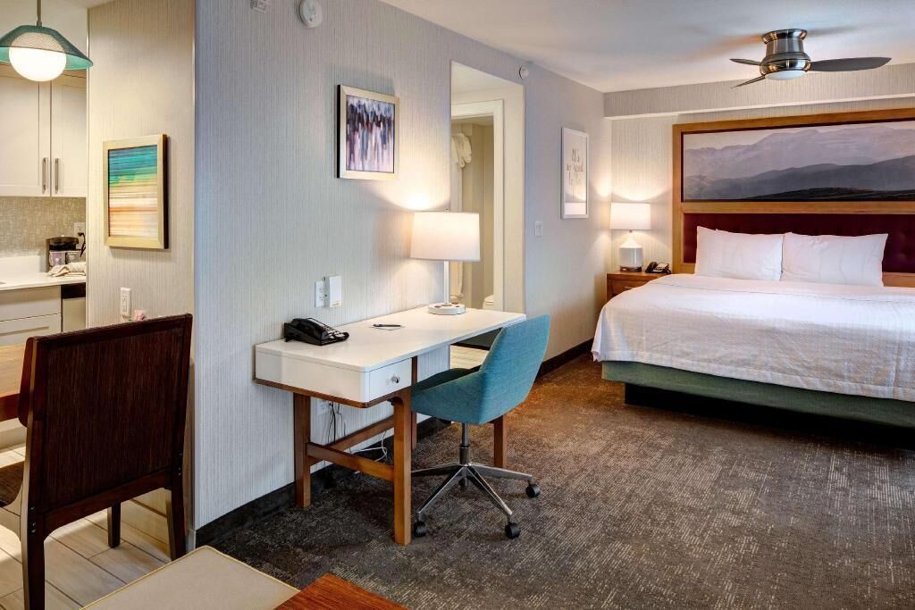 客房内保险箱、办公桌、熨斗/熨衣板、免费婴儿床