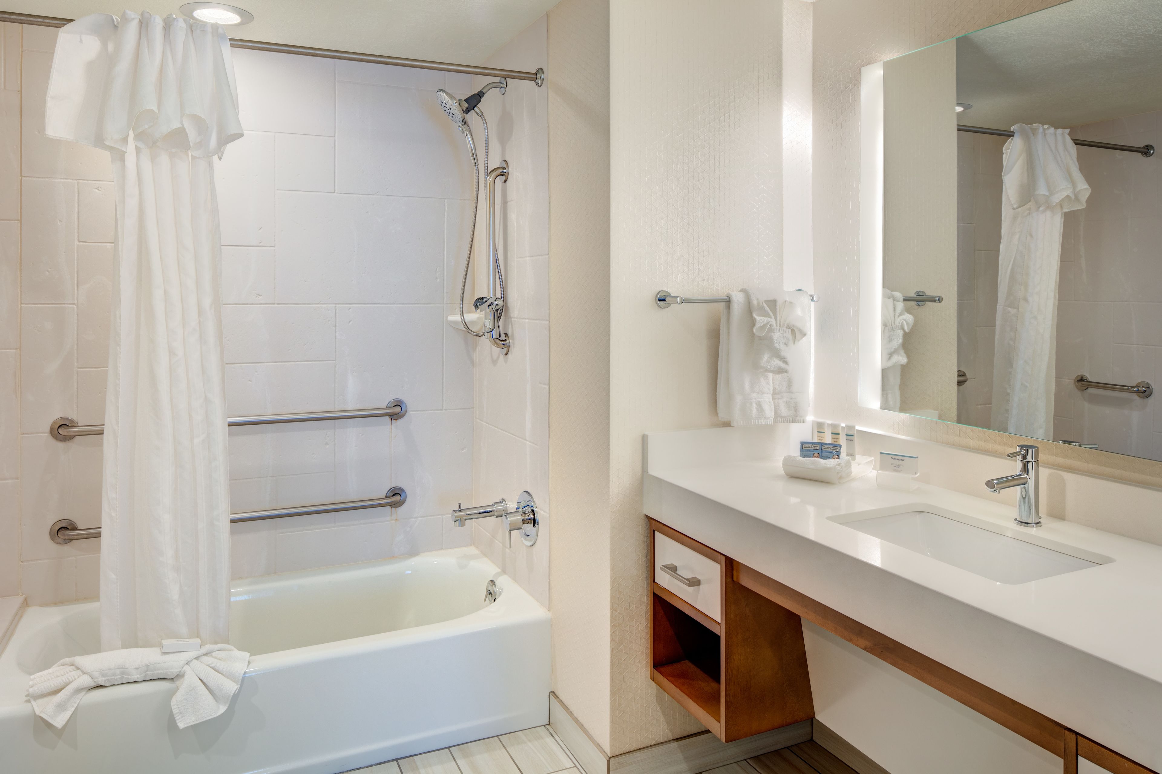 combined shower/bathtub, free toiletries, hair dryer, towels