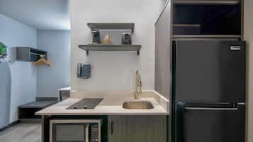 Full-size fridge, microwave, stovetop, coffee/tea maker