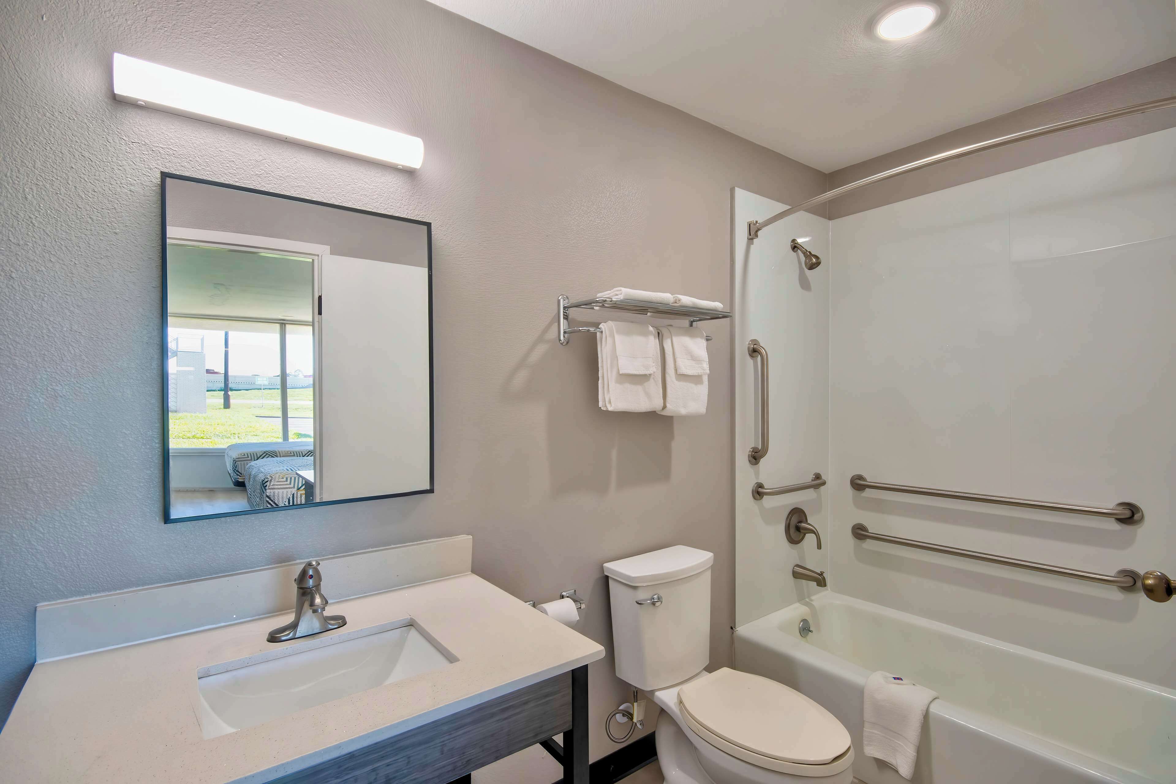 Combined shower/bathtub, hair dryer, towels, soap