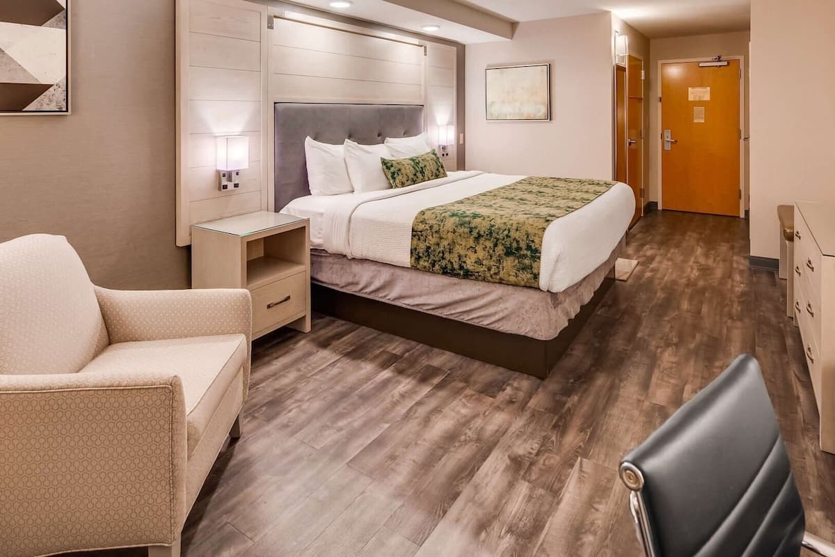 In-room safe, desk, laptop workspace, soundproofing