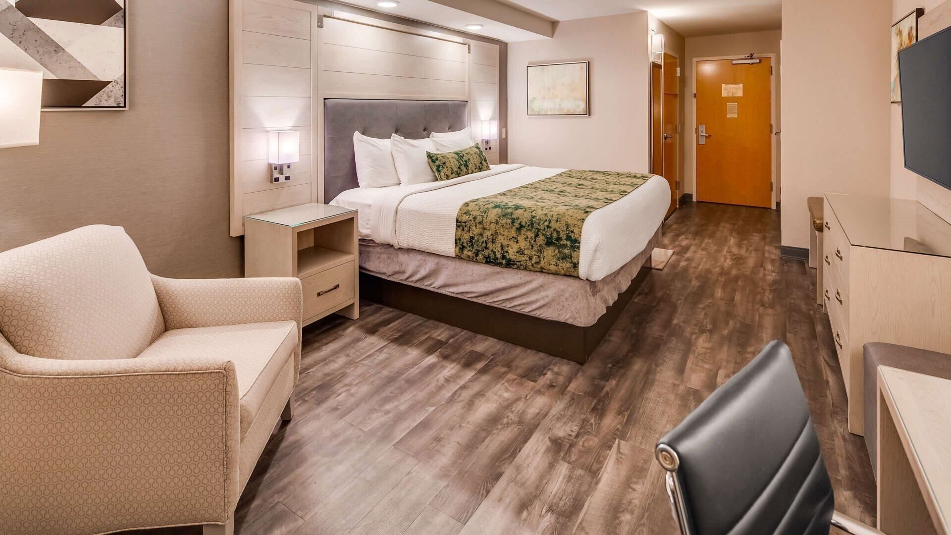 In-room safe, desk, laptop workspace, soundproofing