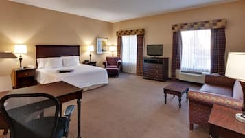 Monolocale, 1 letto king, accessibile ai disabili, non fumatori | Area soggiorno | TV a schermo piatto 25 pollici con canali via cavo, TV